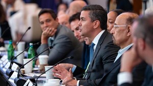 Peña estuvo en foro con secretario del Tesoro, encargado de sanciones