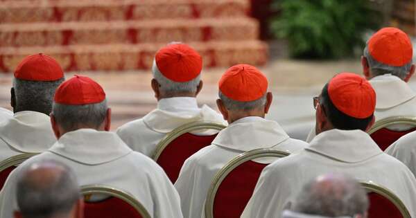 La Nación / Cónclave: ¿qué son los cardenales y por qué eligen al papa?