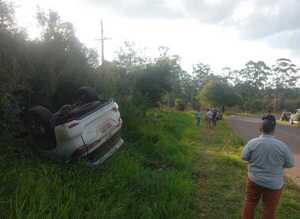  VUELCO DE CAMIONETA DEJÓ DAÑOS MATERIALES TRINIDAD