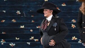 Rihanna anuncia su tercer embarazo en la Met Gala