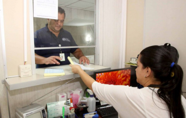 Funcionarios contratados deben presentar facturas