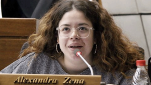 Incautan cheques a madre de diputada