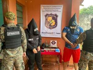 Dos detenidos en allanamiento por microtráfico en Encarnación - Policiales - ABC Color