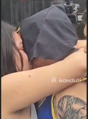 (VIDEO) Entre esposas y besos: así despidió su amor a la mano derecha del Clan Rotela