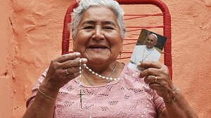 “Cuando el Papa vino, lloré, él me abrazó y me dio un rosario”