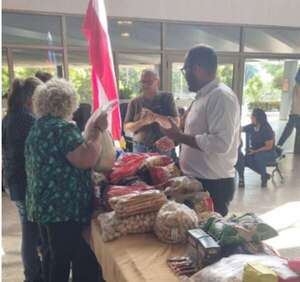 Jubilados municipales siguen sin cobrar: recolectan alimentos no perecederos para sobrevivir - Nacionales - ABC Color