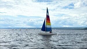El Yacht Club Ypacaraí celebró su cincuentenario con regata de vela