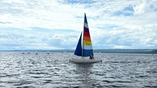 El Yacht Club Ypacaraí celebró su cincuentenario con regata de vela