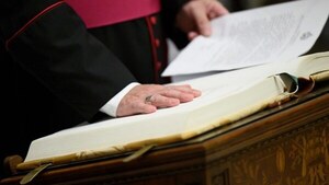 Excomunión: la pena para el personal del Cónclave que filtre información fuera del Vaticano