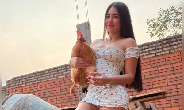 (VIDEO) Otro día sin ser Hortensia: ¡La gallina de Laurys firmó contrato millonario!