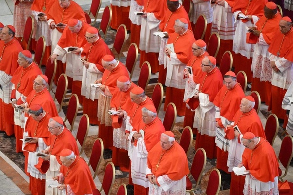 La Iglesia Católica se encierra desde mañana en cónclave para elegir al sucesor de Francisco - La Clave