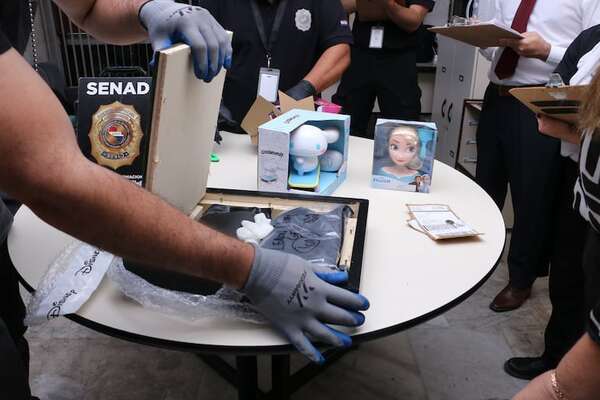 Senad incauta decoración infantil con droga en el aeropuerto Silvio Pettirossi - Policiales - ABC Color