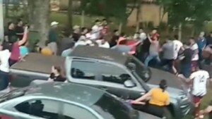 Partido de fútbol termina en una batalla campal en San Joaquín