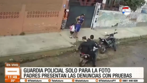 Guardia policial solo para la foto