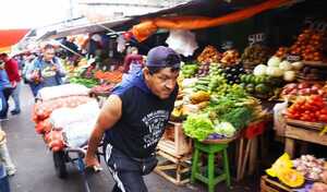 Ministro del MEF admite que precios de alimentos disparan para arriba y propone cambiar base de cálculo de salario