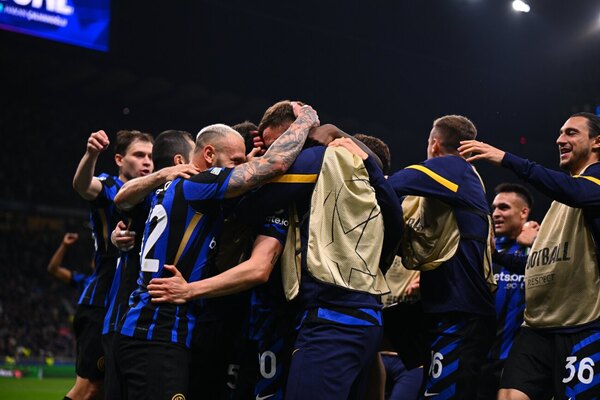 Versus / ¡En una serie de película, el Inter pasa a la final de la Champions!