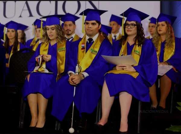 Un joven con discapacidad visual egresó con medalla de oro en ingeniería - Unicanal