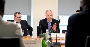 El Gobierno reconoce que se endeudó para pagar a los transportistas mientras la deuda pública se dispara
