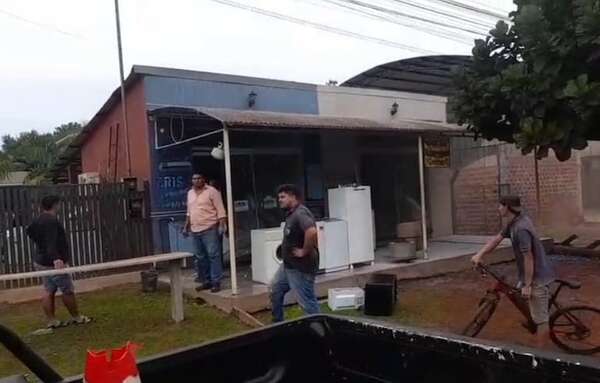 Trabajador sufre lesiones tras explosión de congelador en Hernandarias - ABC en el Este - ABC Color