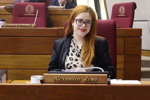Pillan a mamá de diputada con cheques por 600 palos: "amenazó que iba a traer la prensa"