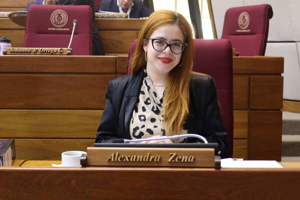 Pillan a mamá de diputada con cheques por 600 palos: "amenazó que iba a traer la prensa"