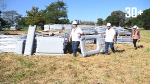 Avanzan con la instalación de la planta solar flotante en el embalse de Itaipú - trece