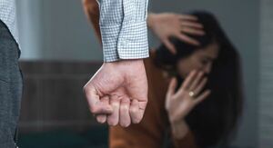 Denuncian que una mujer es agredida por su pareja - SNT