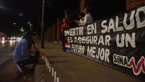 Médicos se movilizan y exigen mejor trato para los residentes