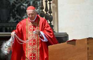 Cónclave: cardenal decano pide “el papa que la humanidad necesita en este momento tan difícil” - Mundo - ABC Color