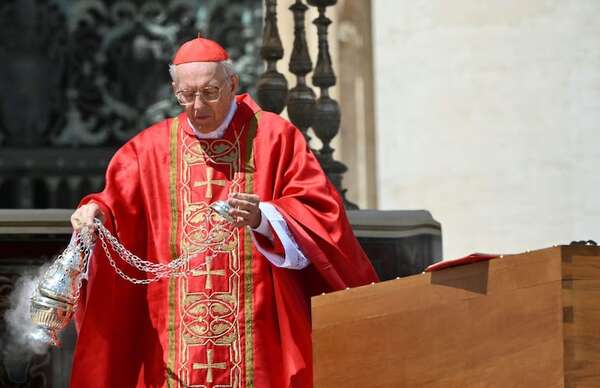 Cónclave: cardenal decano pide “el papa que la humanidad necesita en este momento tan difícil” - Mundo - ABC Color