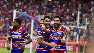 Fortaleza golea y sentencia el rumbo del Colo Colo