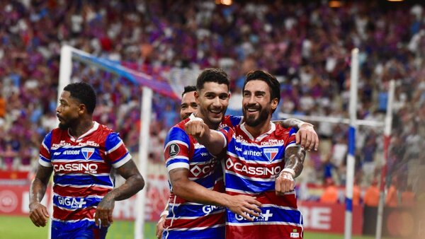 Fortaleza golea y sentencia el rumbo del Colo Colo