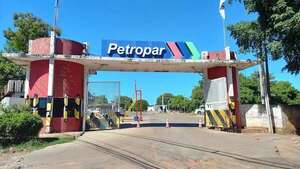 Petropar adjudica nuevas compras de gasoil mientras sigue la espera por firma catarí - Economía - ABC Color