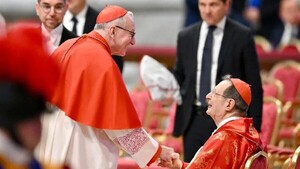 Un deseo de "suerte" al cardenal Parolin en la misa antes del cónclave suscita curiosidad
