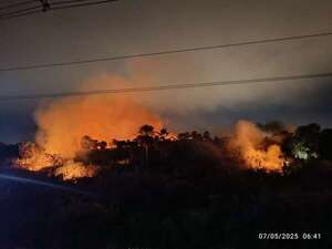 Luque-San Bernardino: bomberos combaten importante incendio - Nacionales - ABC Color