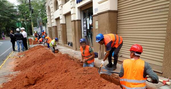 La Nación / Cierran la calle Máximo Lira por obras de cableado subterráneo en Asunción