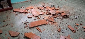 ¡Cayó el techo de una escuela y alumnos se salvaron por un pelito!