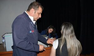 Realizan jornada de vacunación en el Rectorado de la UNE