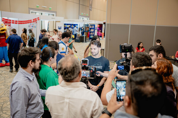 Estos son los 100 seleccionados para el programa Moonshot 2025 - 1000 Noticias