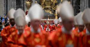 La Nación / Cónclave: cardenales ingresan a Capilla Sixtina y primera fumata saldrá esta siesta