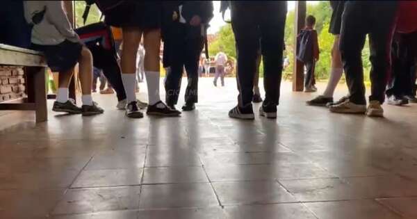 La Nación / Una niña fue manoseada por su compañerito en el aula de clases, según denuncia