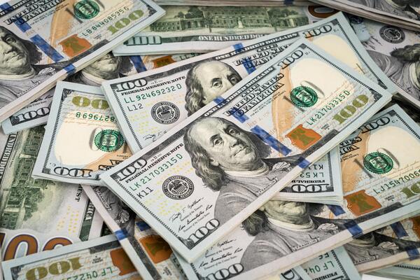 Dólar vuelve a bajar de G. 8.000 tras ventas diarias del BCP - MarketData