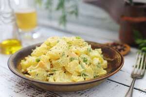 Así es la ensalada alemana de papas más fácil de preparar - Gastronomía - ABC Color