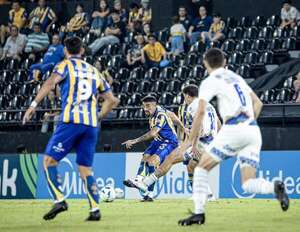 Crisis auriazul se cobra su primera víctima - Sportivo Luqueño - ABC Color