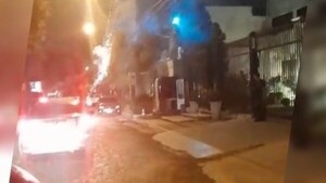 Noche de furia cerrista: Hinchas escracharon a Zapag con petardos frente a su casa