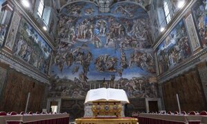 Cardenales se encierran en la Capilla Sixtina para elegir al sucesor de Francisco