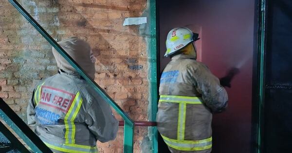 Diario HOY | Incendio consume secadero de una yerbatera en Itapúa
