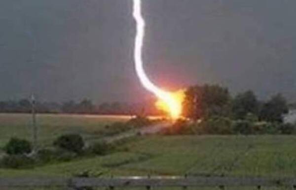 Venía la tormenta, estaba recostado por una ventana en la cocina y el final fue trágico: era su hora