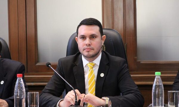 (VIDEO)Sale a la luz video de senador en “plena acción” tras hackeo de su circuito cerrado