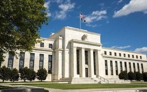 La Fed se mantiene firme y deja los tipos sin cambios en su rango del 4,25 al 4,5%